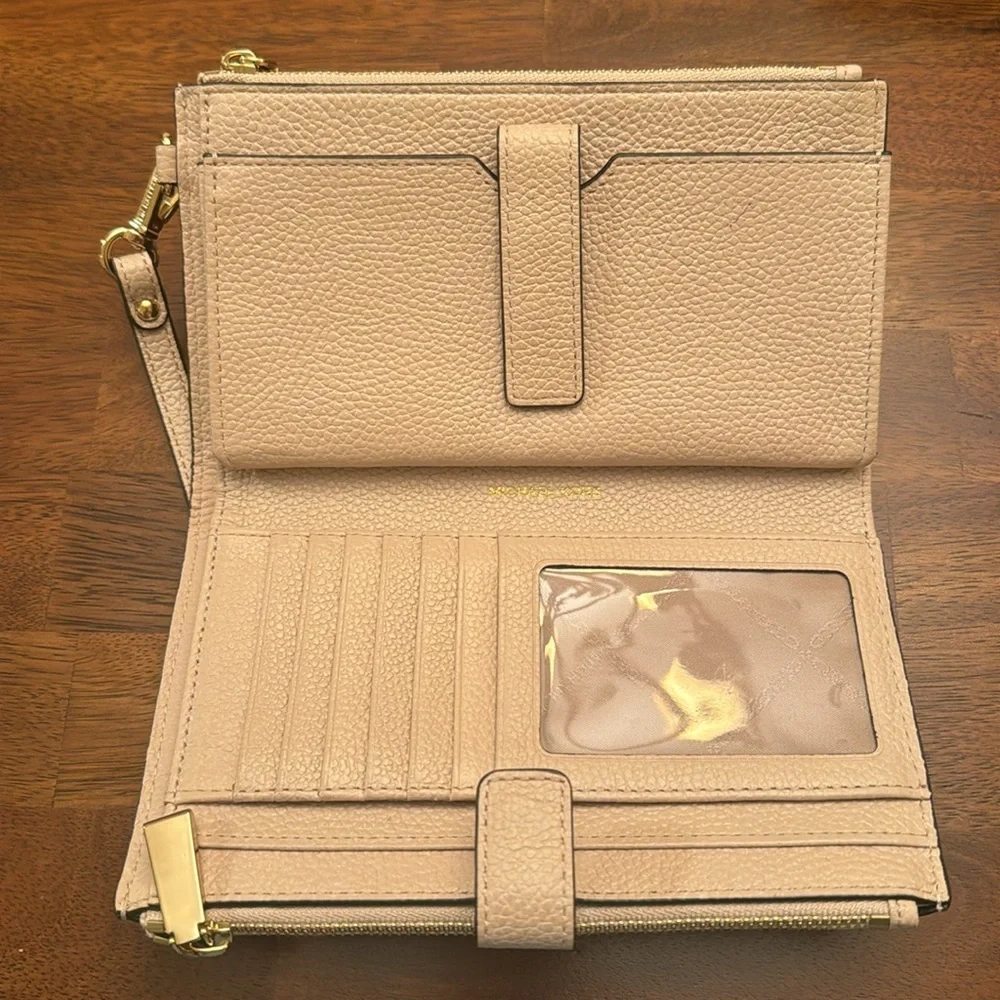 Michael Kors phone wallet - Picture 5 of 9